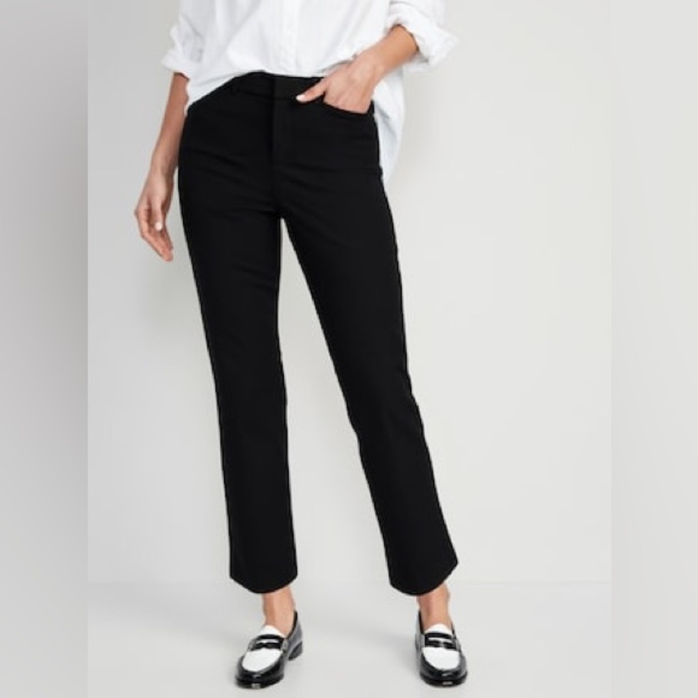 Old Navy High-Rise Pixie Pant in Black